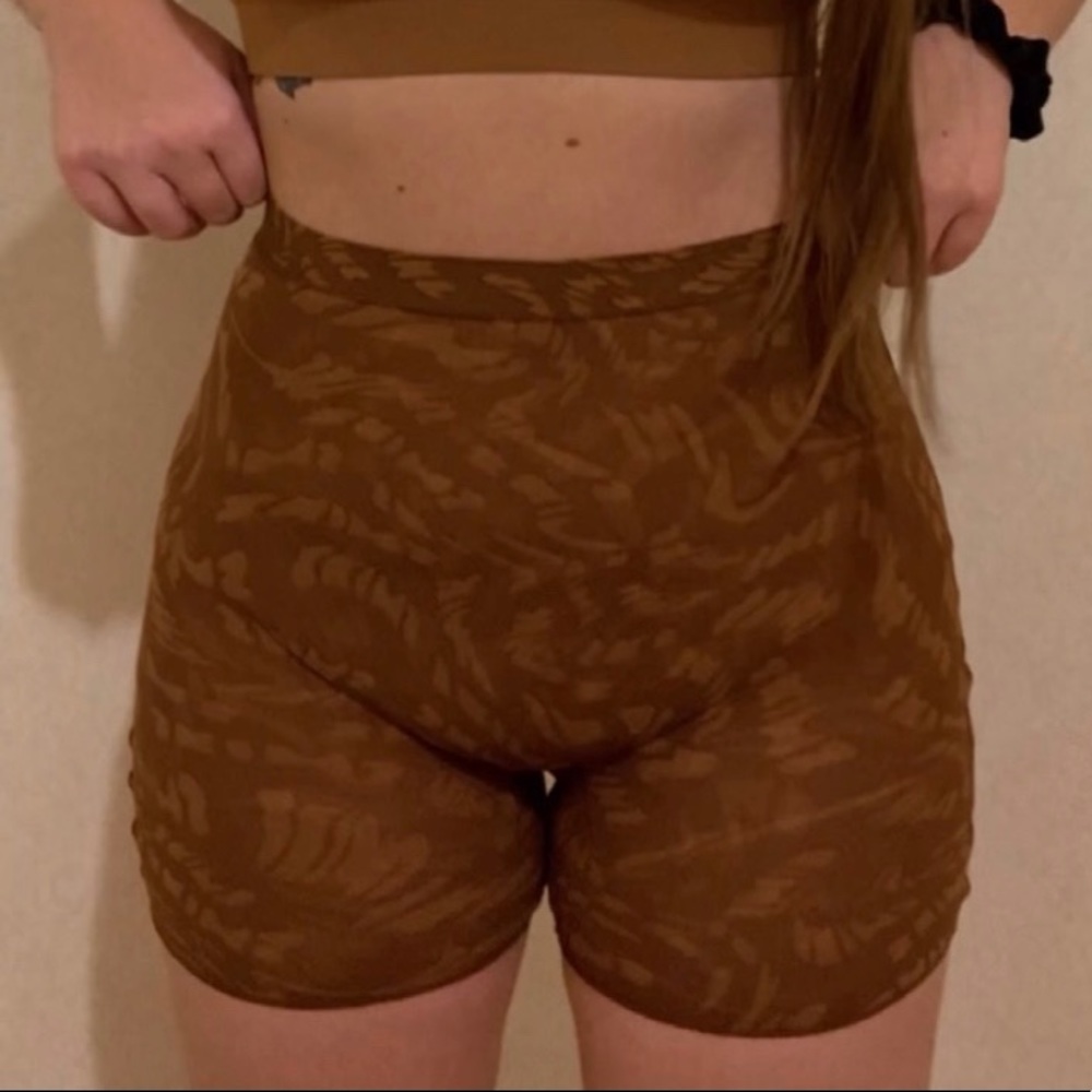 skims summer mesh swirl logo biker shorts